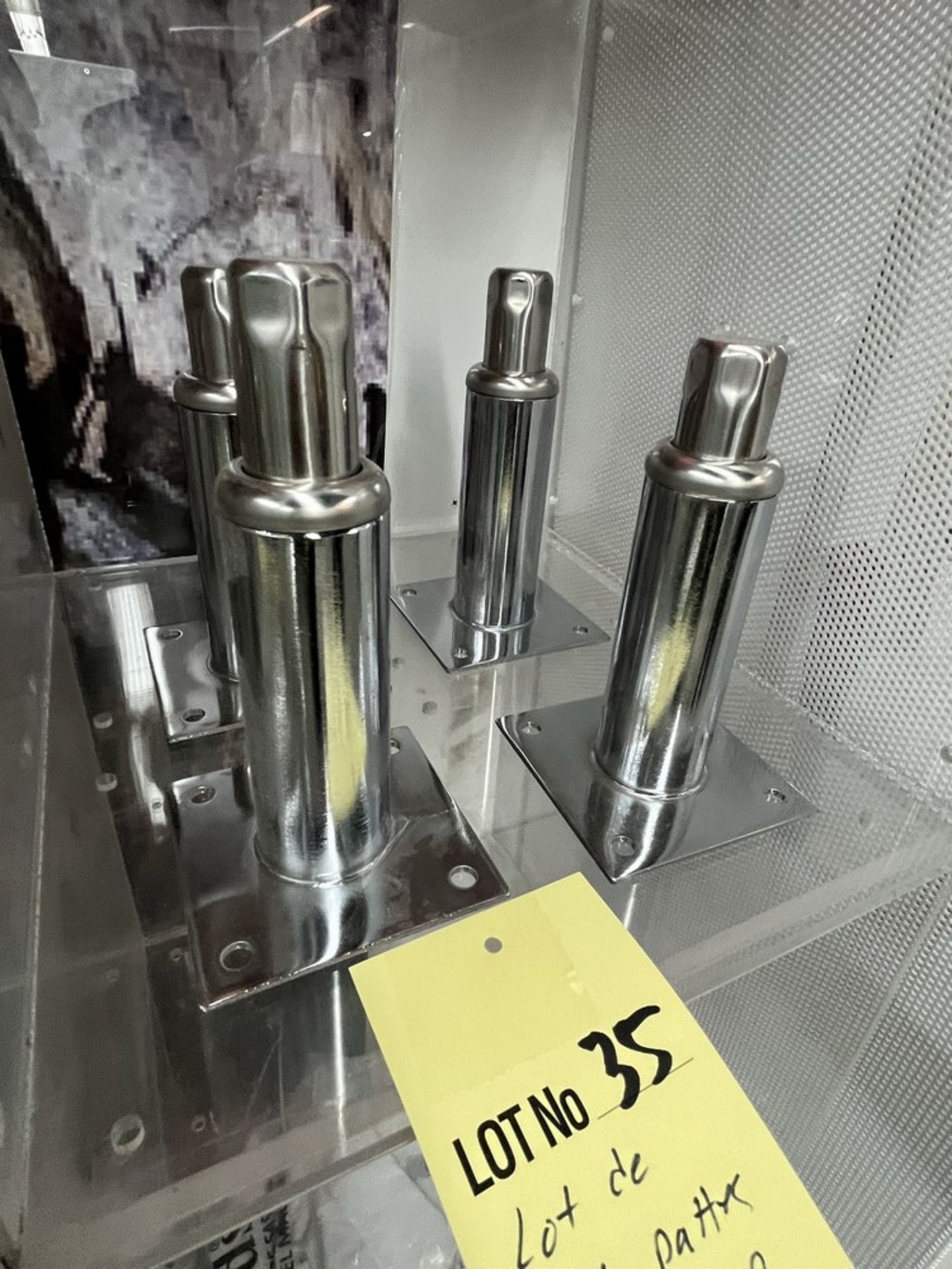 LOT: (4) Pattes pour Équipement en Acier Inox.