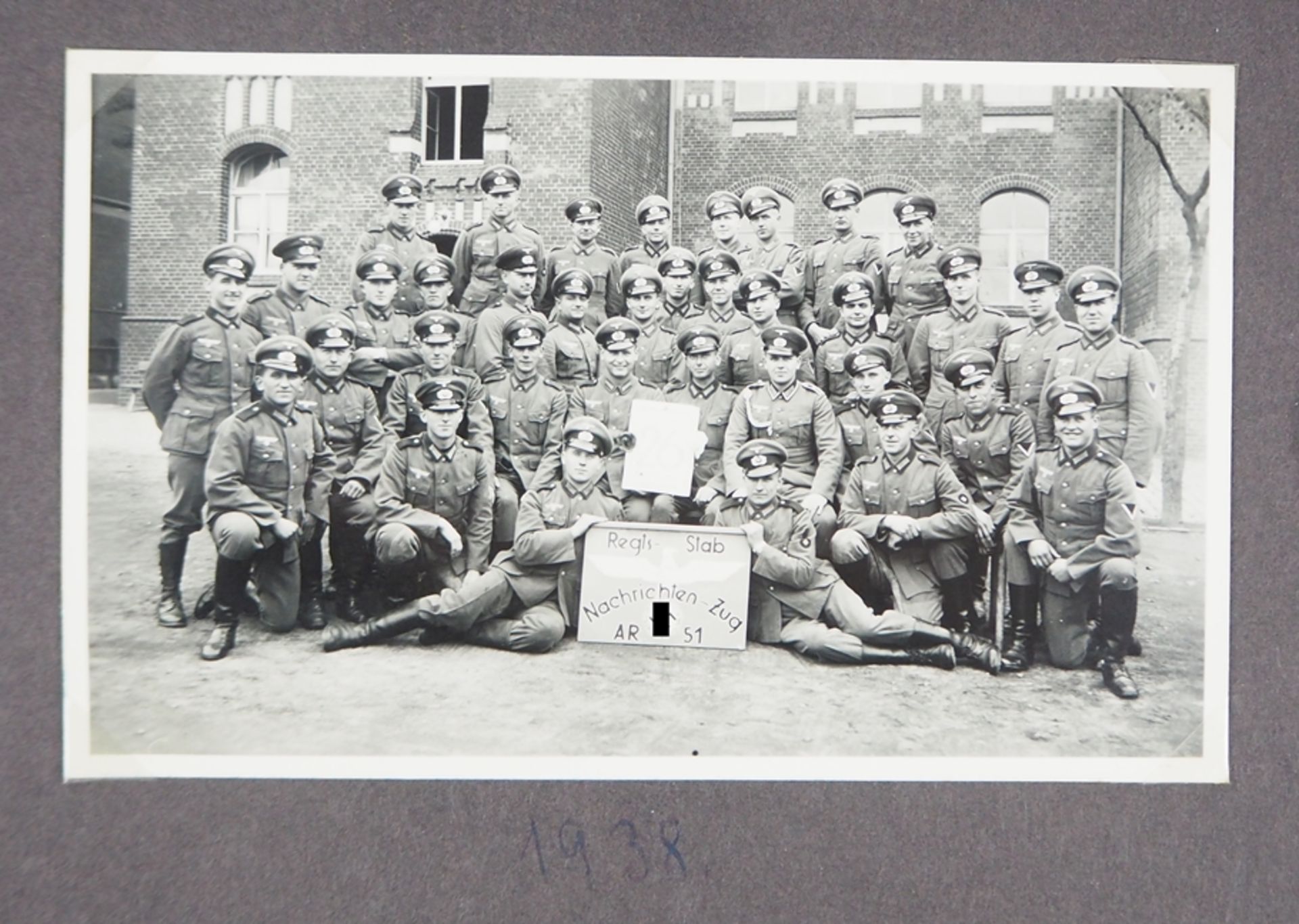 Wehrmacht: Fotoalbum eines Angehörigen des Artillerie-Regiment 51. - Bild 2 aus 7