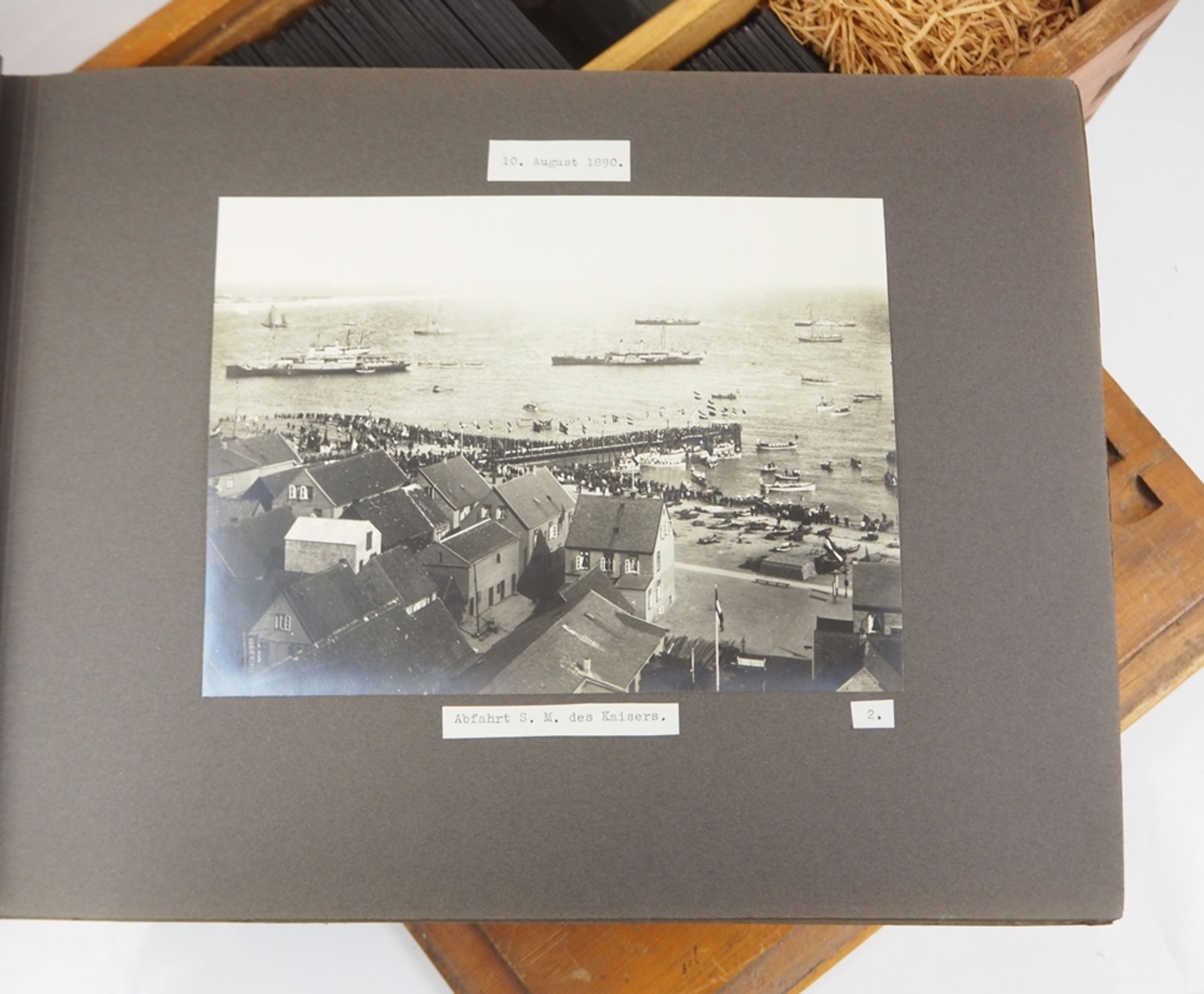 Helgoland Fotoalbum und Glasplatten-Negative.