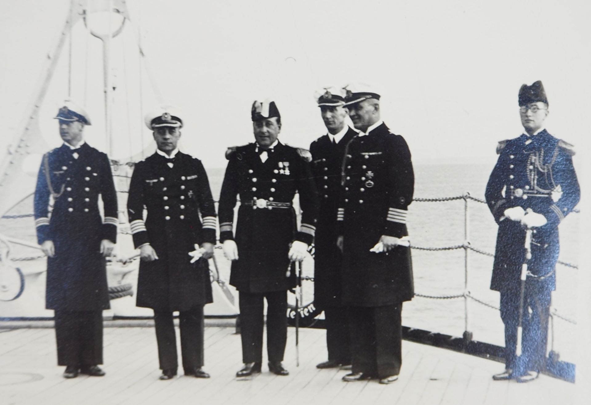 Fotoalbum der Auslandsreise des Linienschiff Schlesien 1937-38. - Image 7 of 9