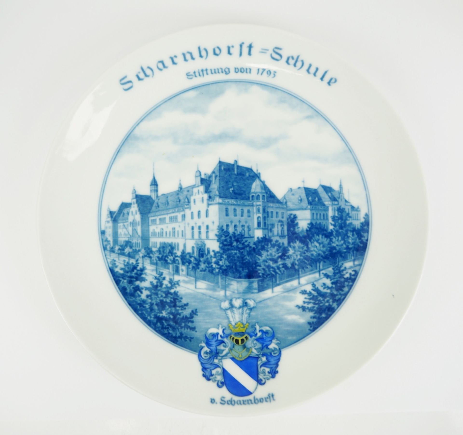 Meissen: Wandteller 'Scharnhorst-Schule'.