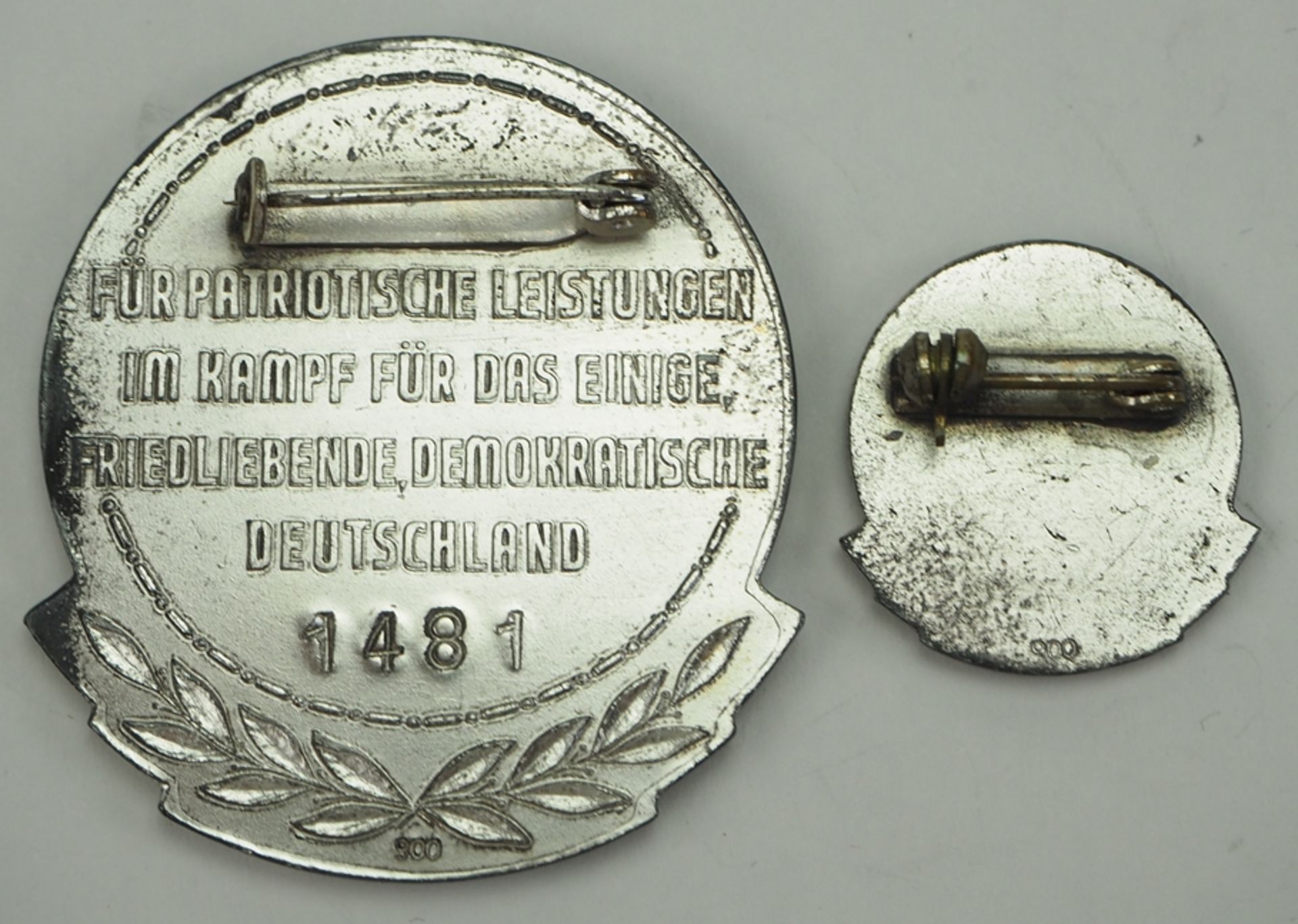 DDR: Ernst-Moritz-Arndt Medaille, mit Miniatur. - Bild 2 aus 2