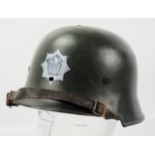 Luftschutz: Schutzhelm.