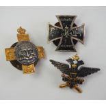 Russland: Regimentsabzeichen - 3 Exemplare.