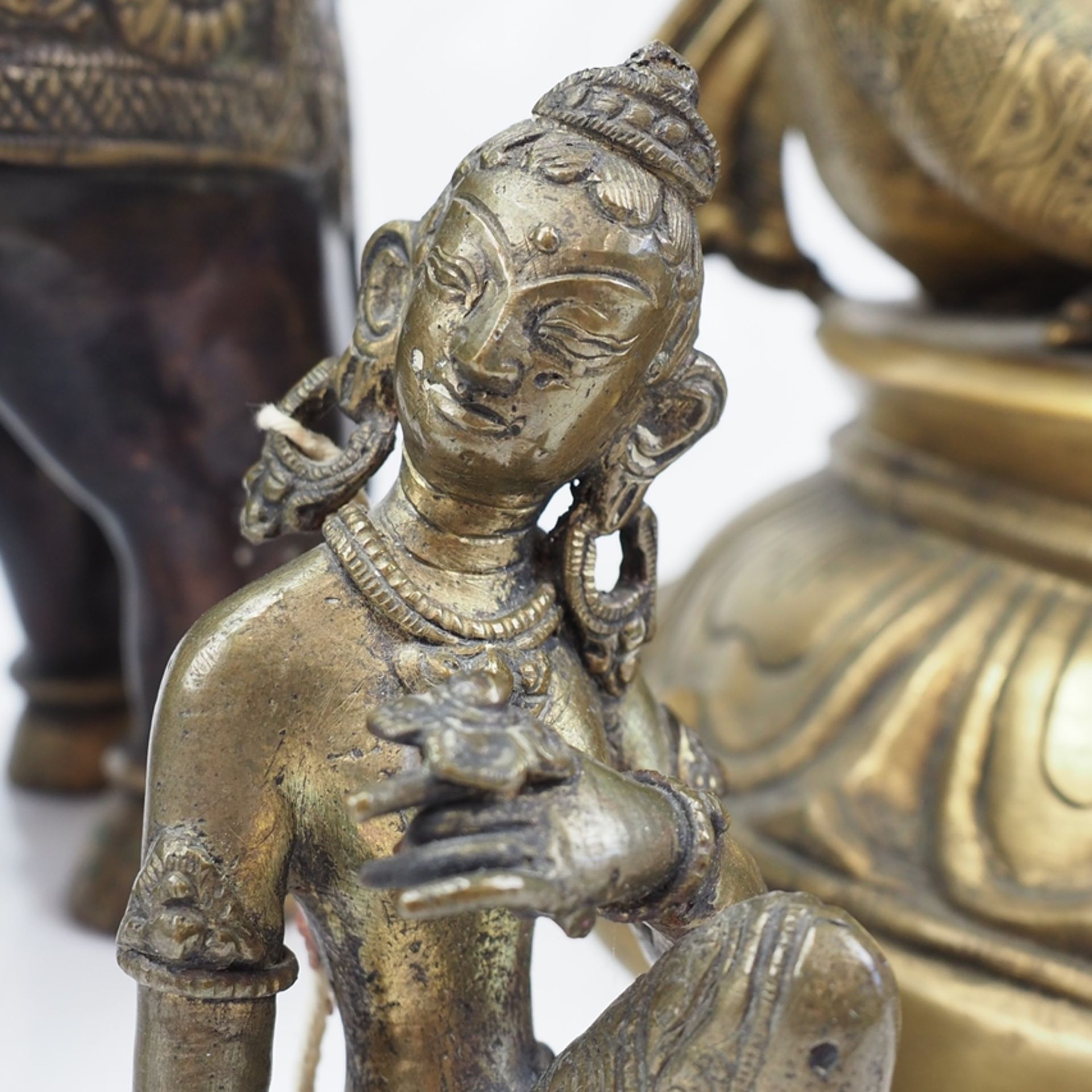 Indien: 3 Bronzefiguren. - Image 2 of 9