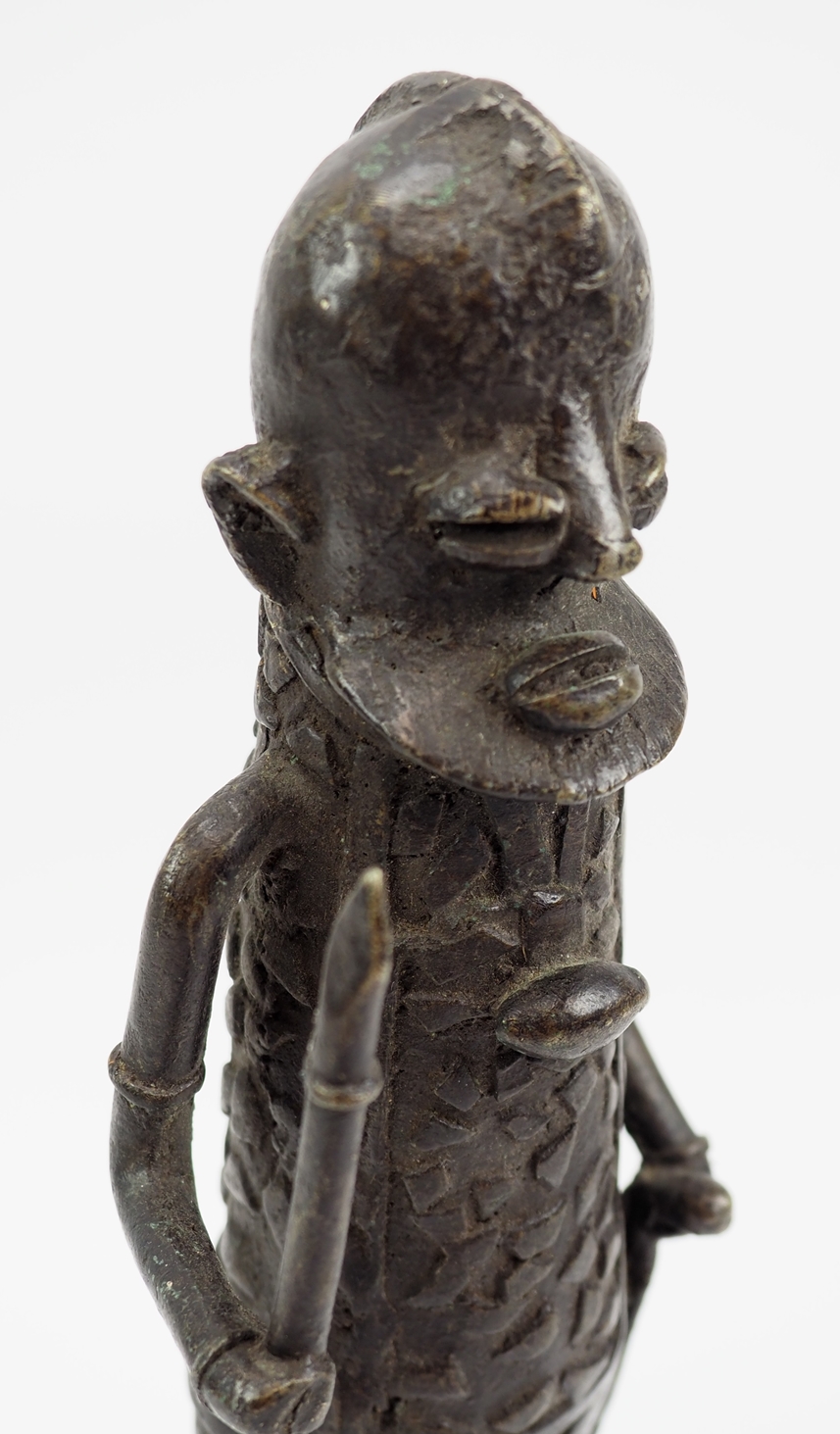 Benin: Bronzefigur Krieger. - Image 4 of 5