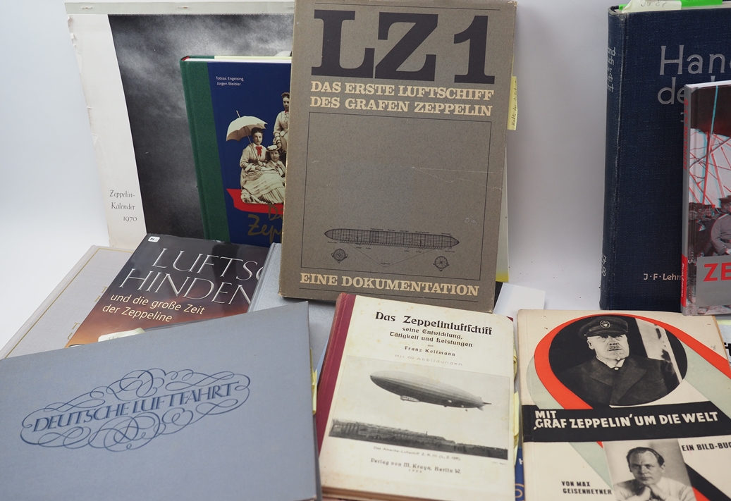 Zeppelin: umfangreiche Sammlung Bücher/ Kataloge. - Image 2 of 2