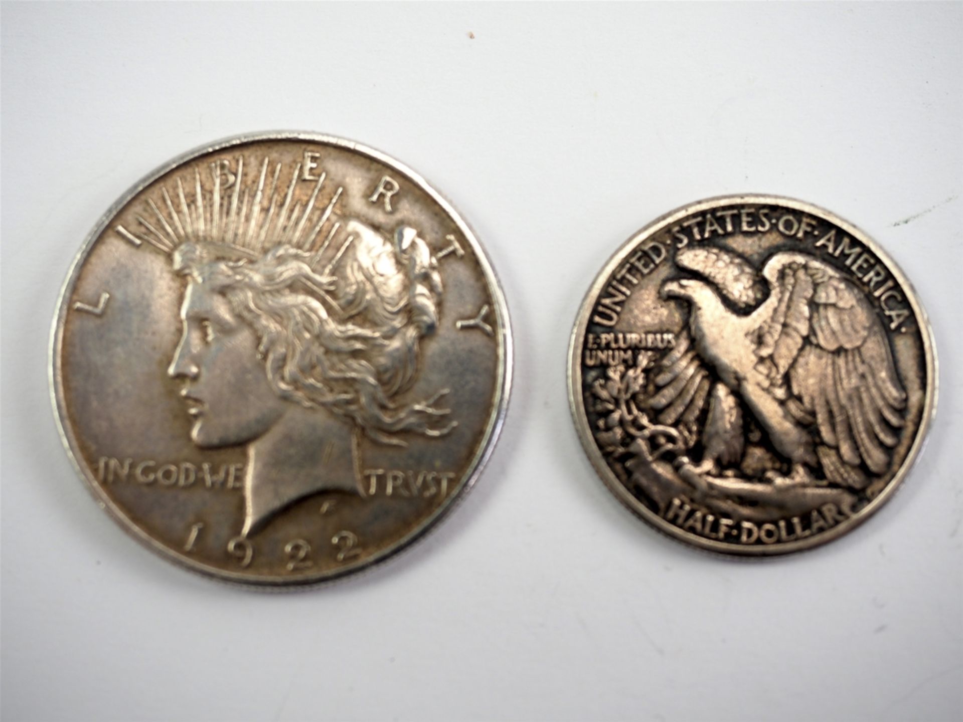 USA Liberty Dollar, Silbermünze - 2 Exemplare. 
