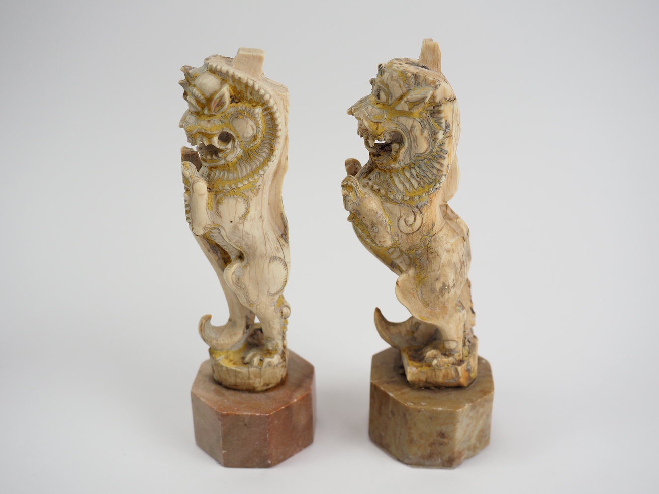 China: Löwen-Paar Yali u. zwei Chinesen, um 1900. - Image 3 of 5