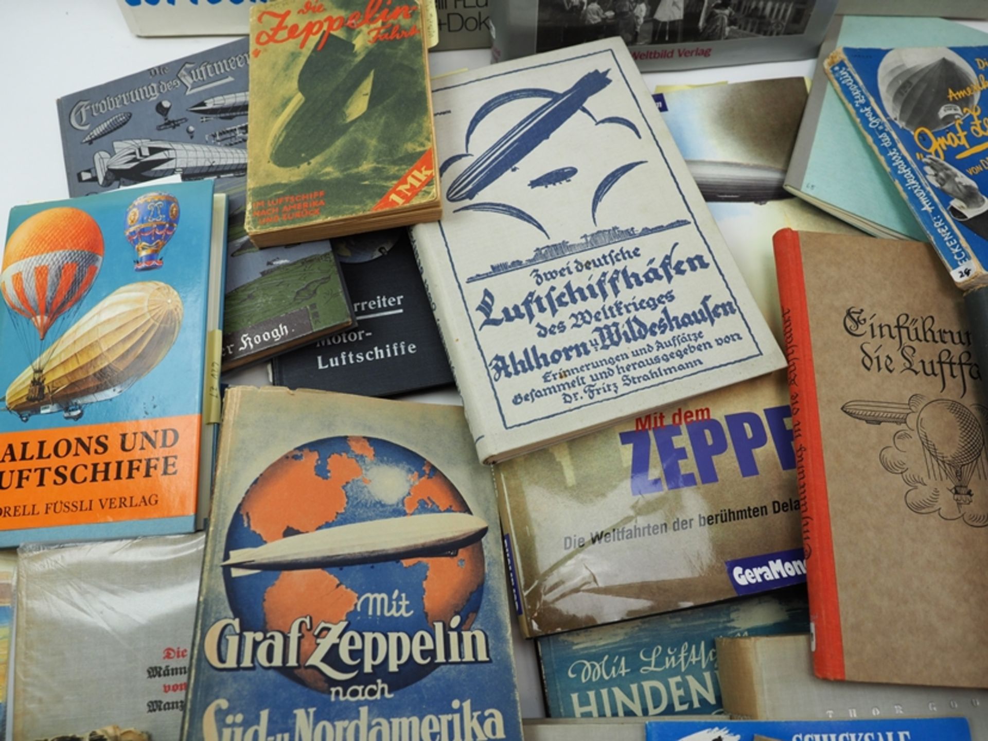 Zeppelin: umfangreiche Sammlung Bücher/ Kataloge.  - Bild 2 aus 2