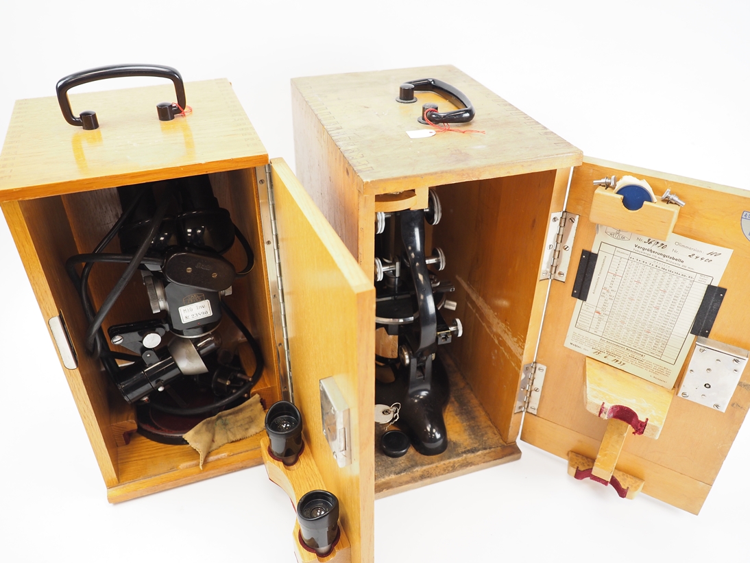 C. Zeiss und Seibert: zwei Mikroskope.