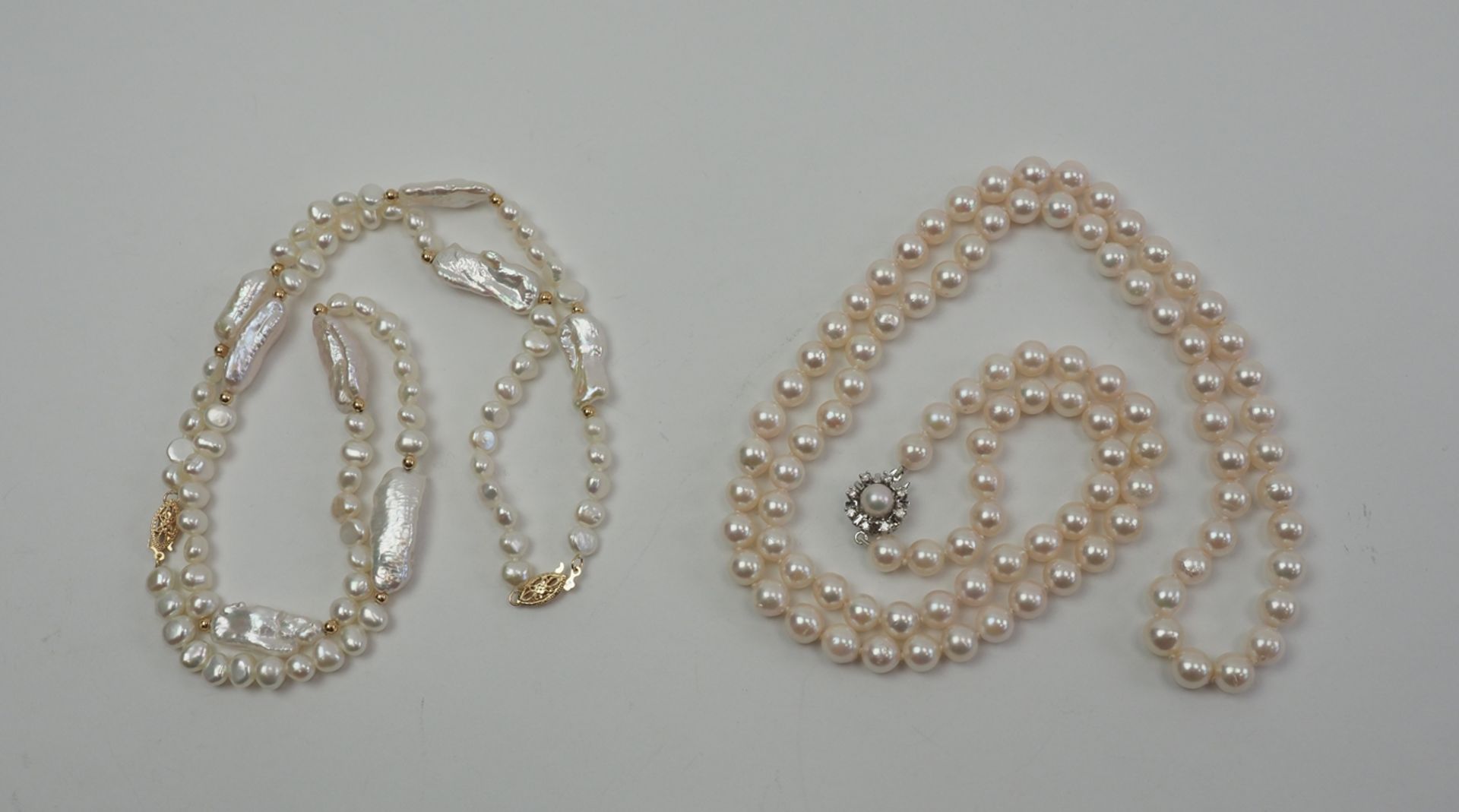 Halskette/ Perlenkette - 2 Exemplare - GOLD.