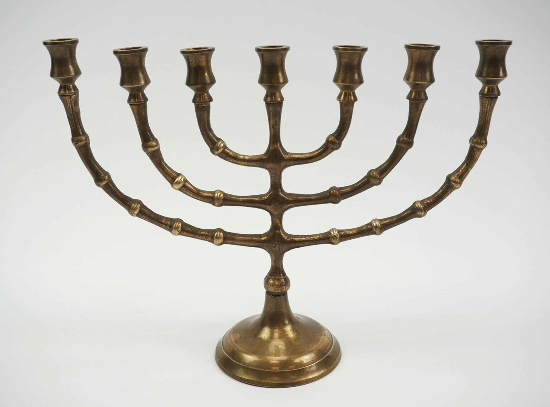 Judaica: Menora, Messingleuchter, um 1900. 