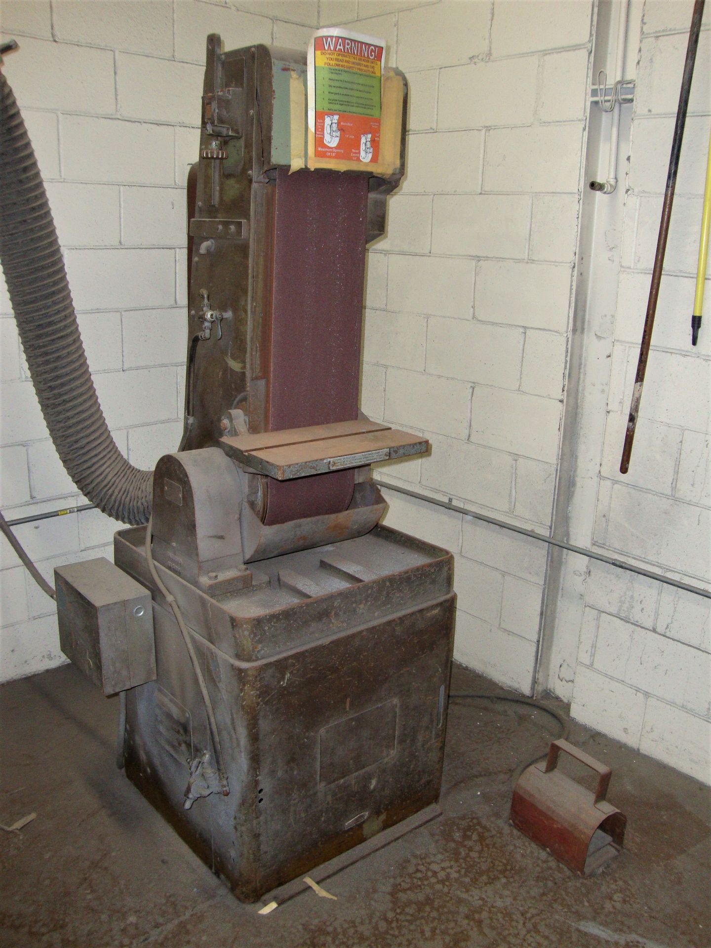 The Satterlee Co. 10"Belt Sander, approx. 32" x 27" x 75"tall, 480V, 3ph, includes 9 unused 50 grit