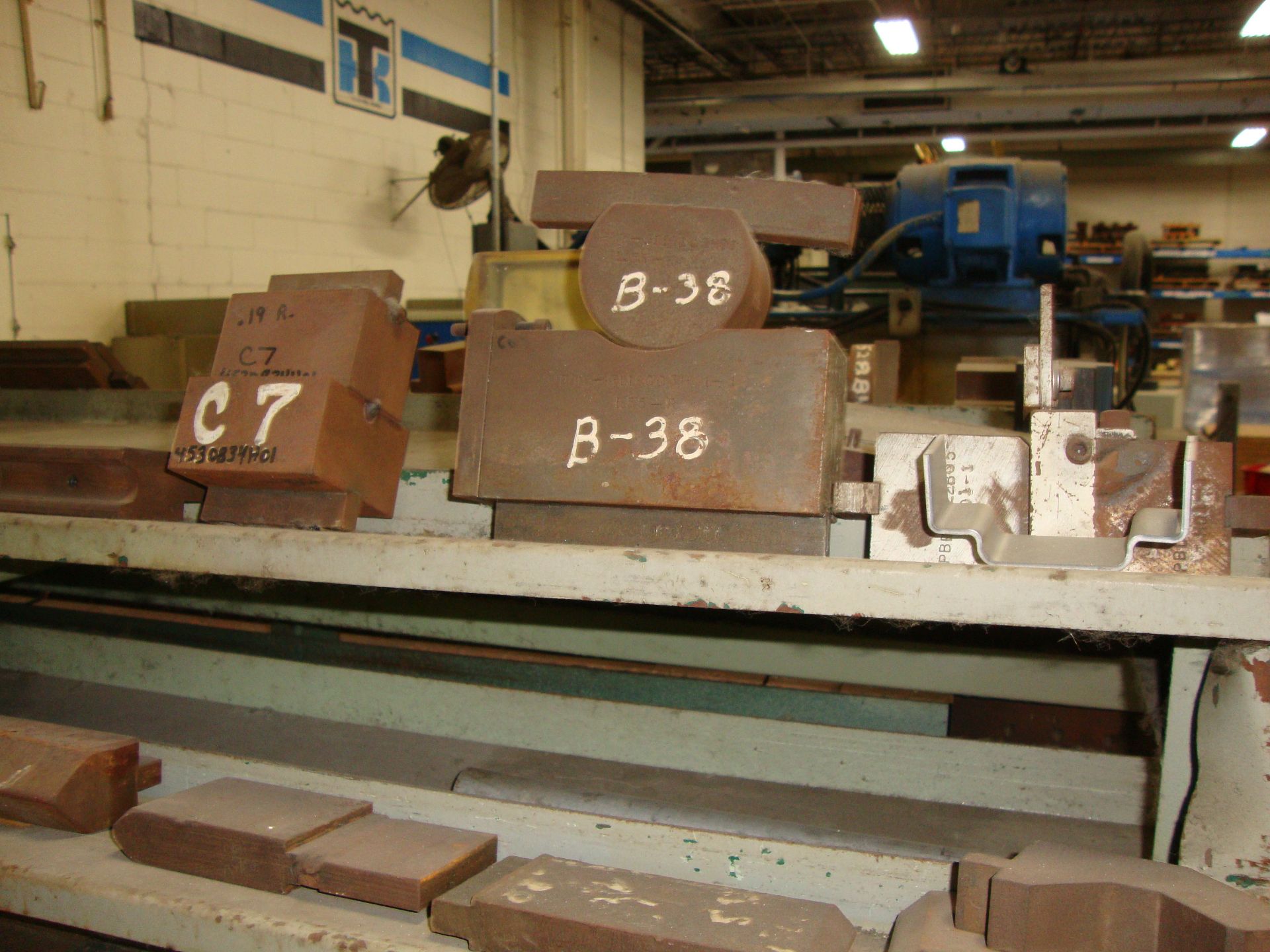 Lot of approx. 77 Assorted Press Brake Dies, up to 60" long Note-Rack NOT Included - Image 13 of 22