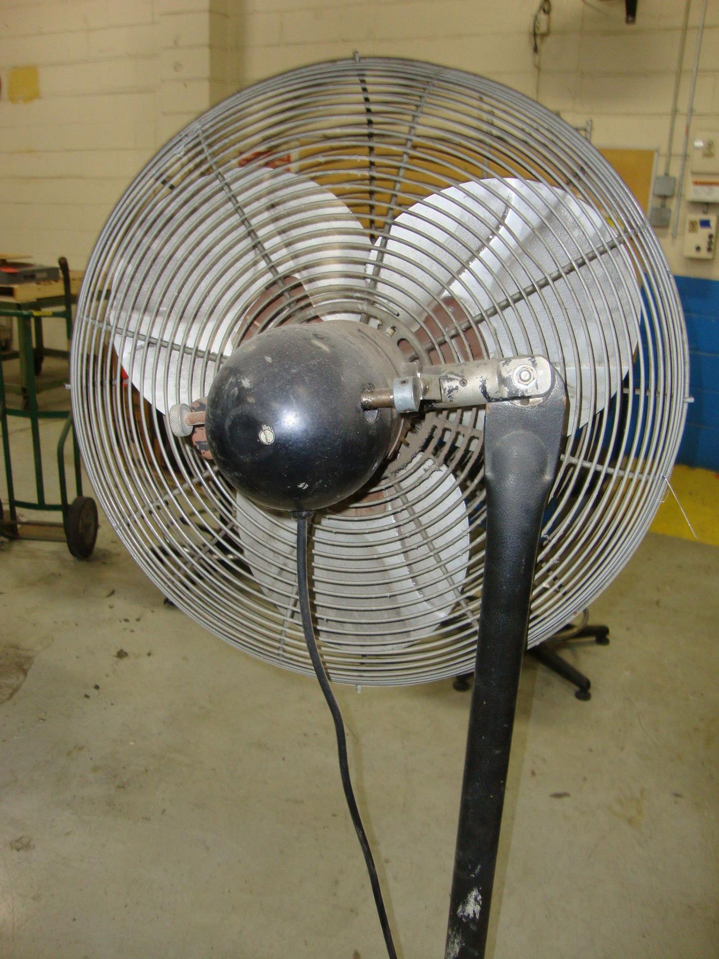 Dayton 24" Oscillating Fan,120V - Image 2 of 2