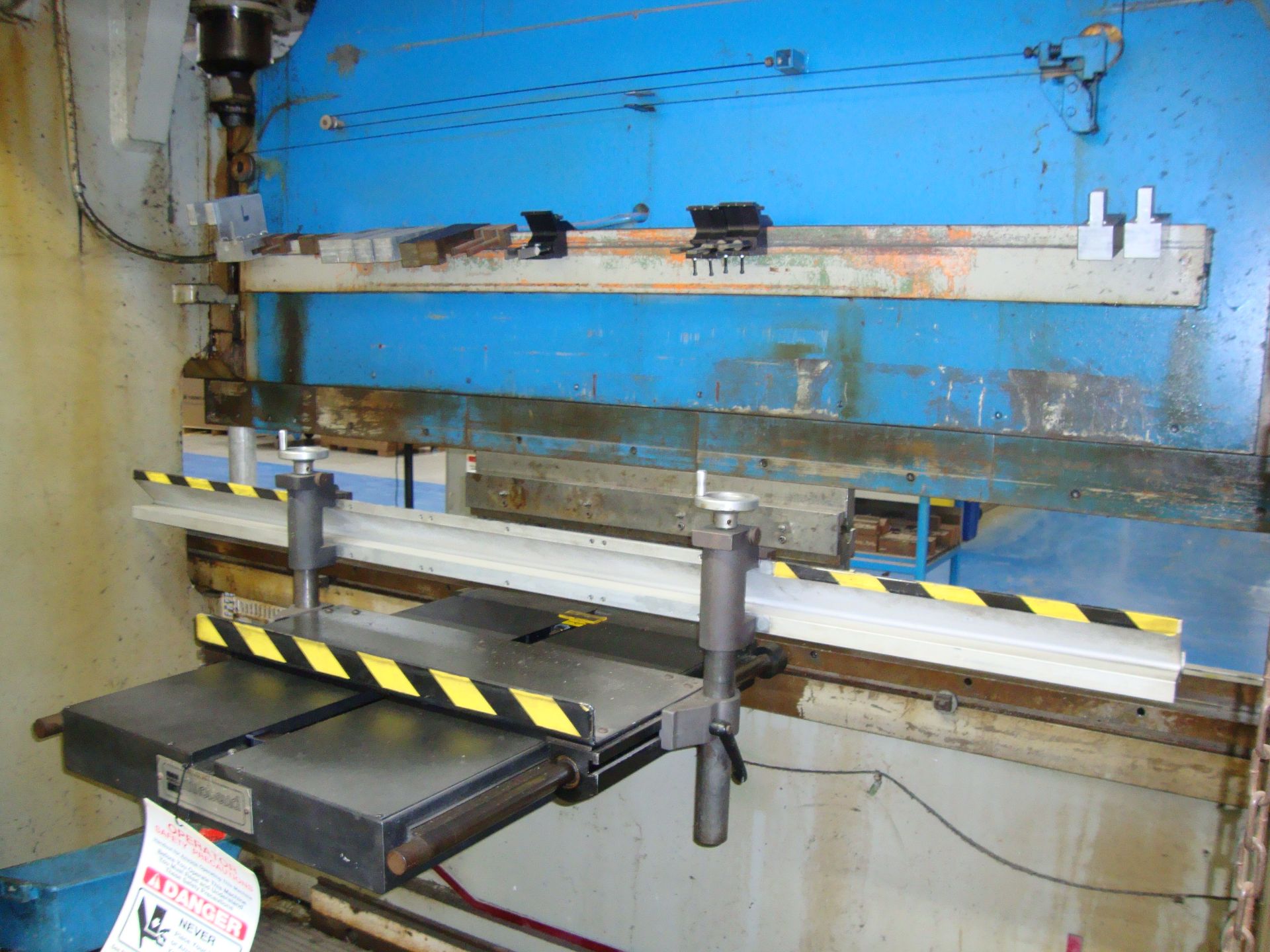 Pacific 225 Ton 10' Press Brake, Model # J225-10, Lazer Safe Safety System, Autobend 7 Controls, app - Image 6 of 17