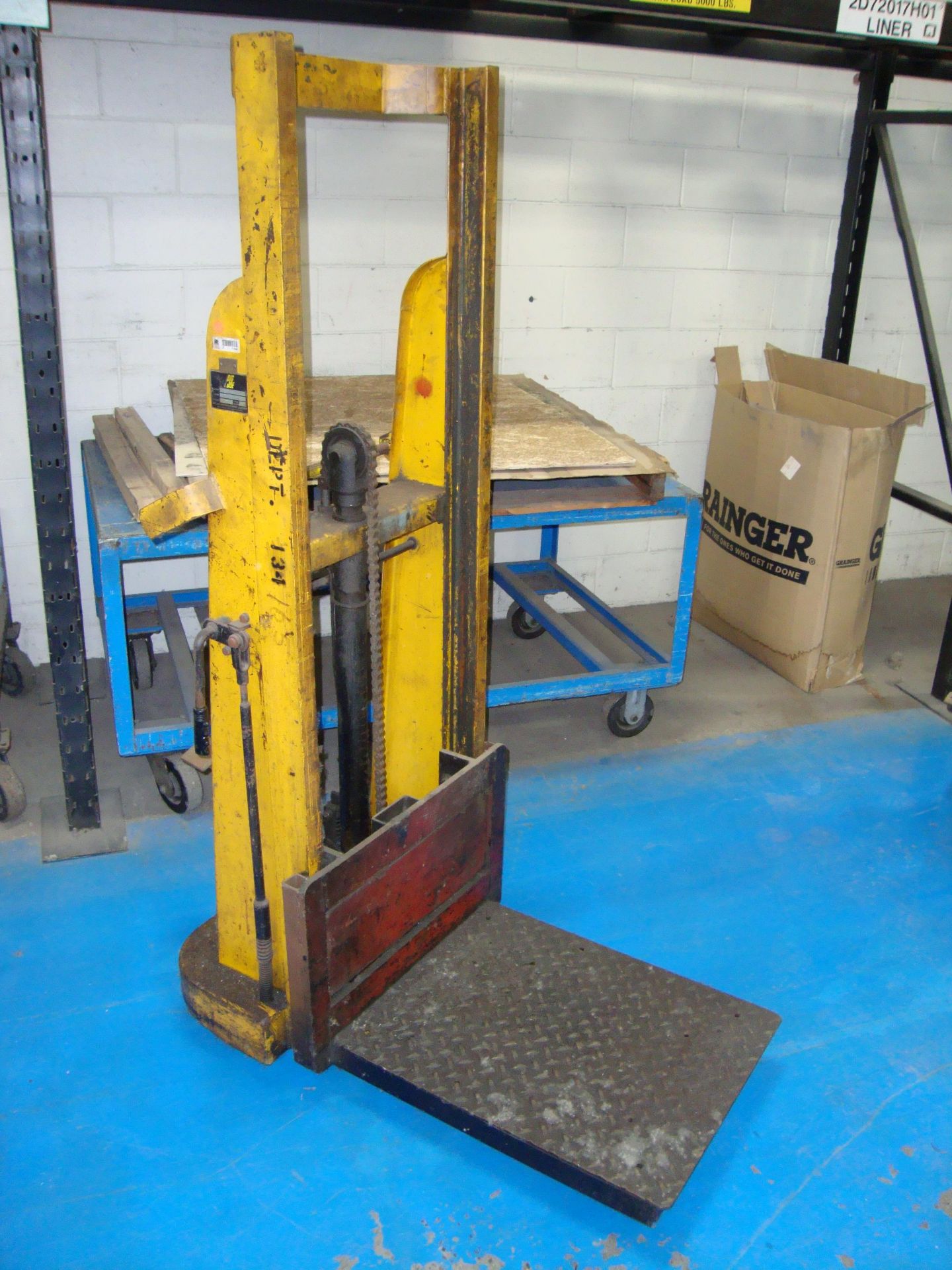 Big Joe Equipment Lift, Model # 52A54, 1000 lb. capacity