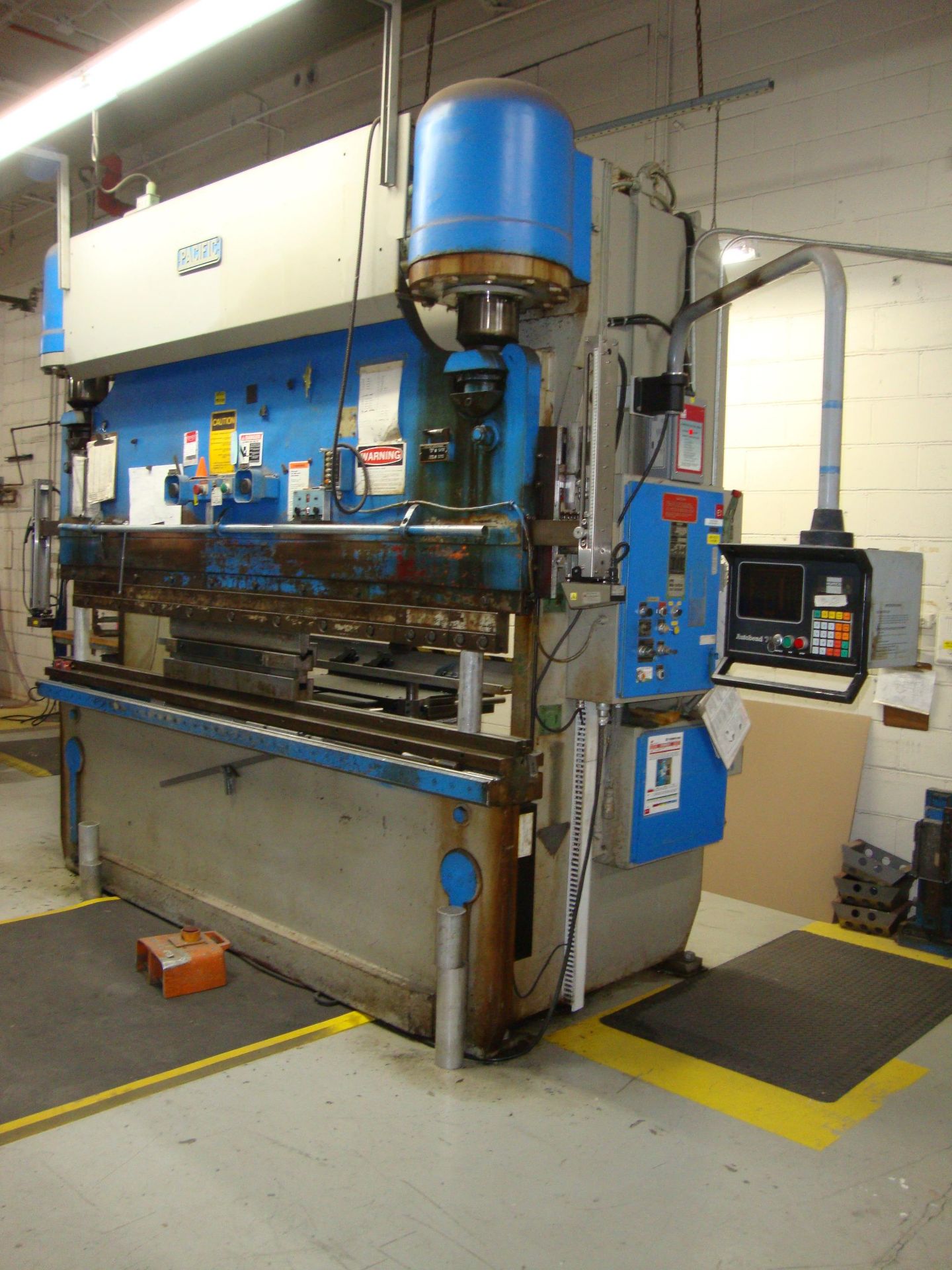 Pacific 225 Ton 10' Press Brake, Model # J225-10, Lazer Safe Safety System, Autobend 7 Controls, app - Image 3 of 17