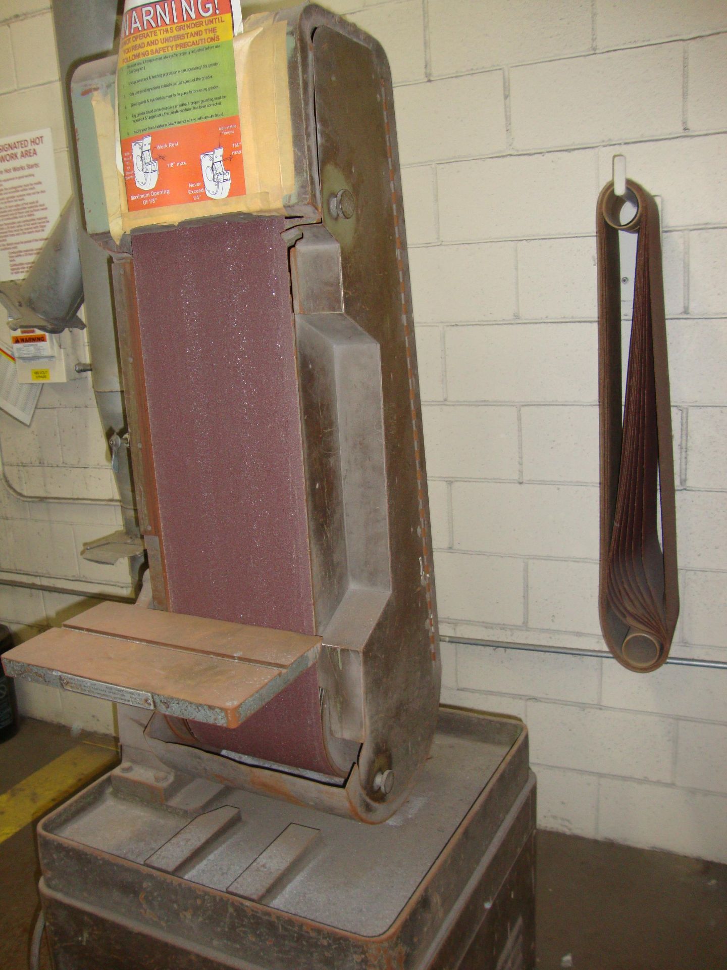 The Satterlee Co. 10"Belt Sander, approx. 32" x 27" x 75"tall, 480V, 3ph, includes 9 unused 50 grit - Image 2 of 5