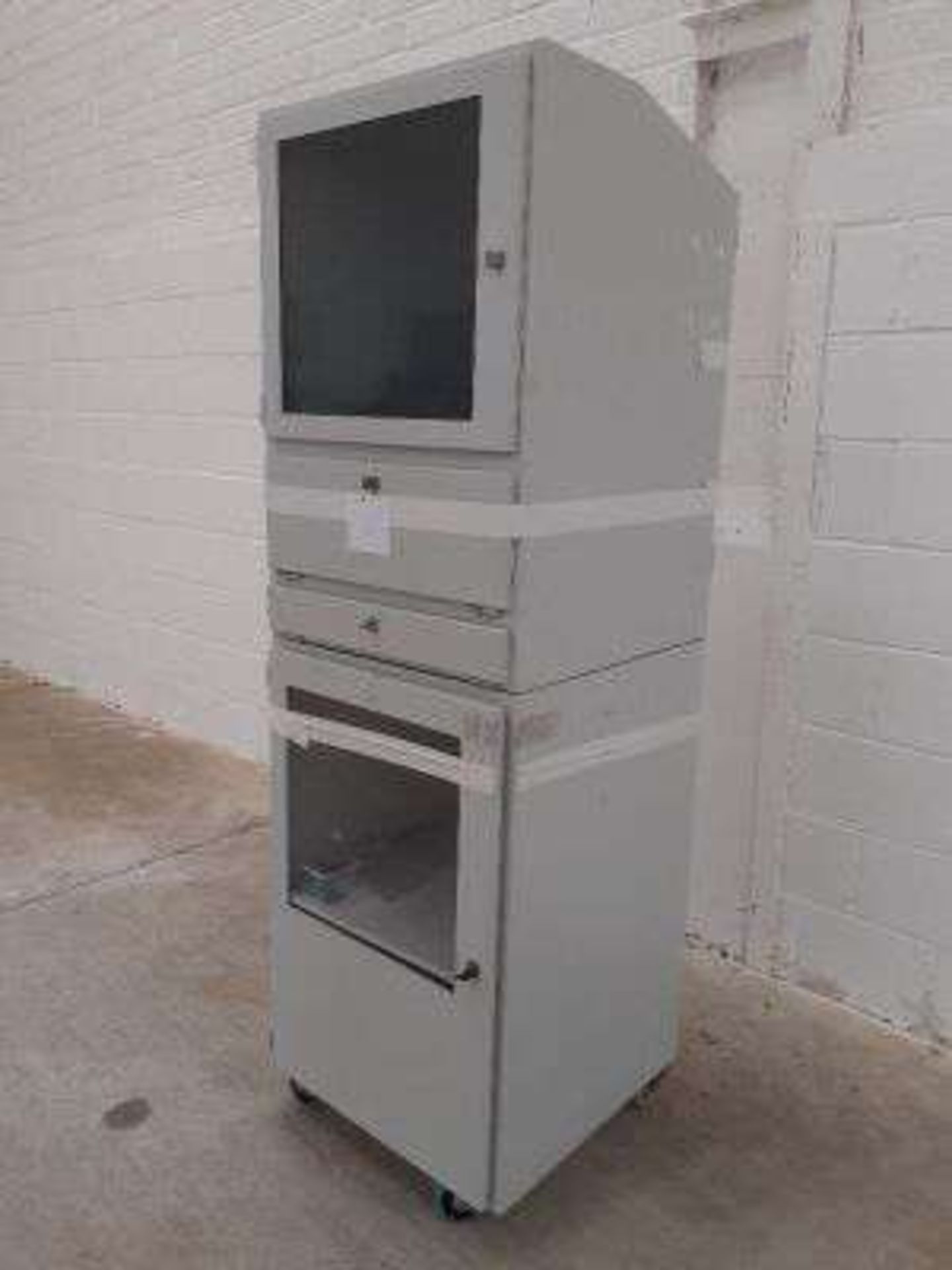 Multimedia Storage Cabinet on wheels - Image 3 of 4