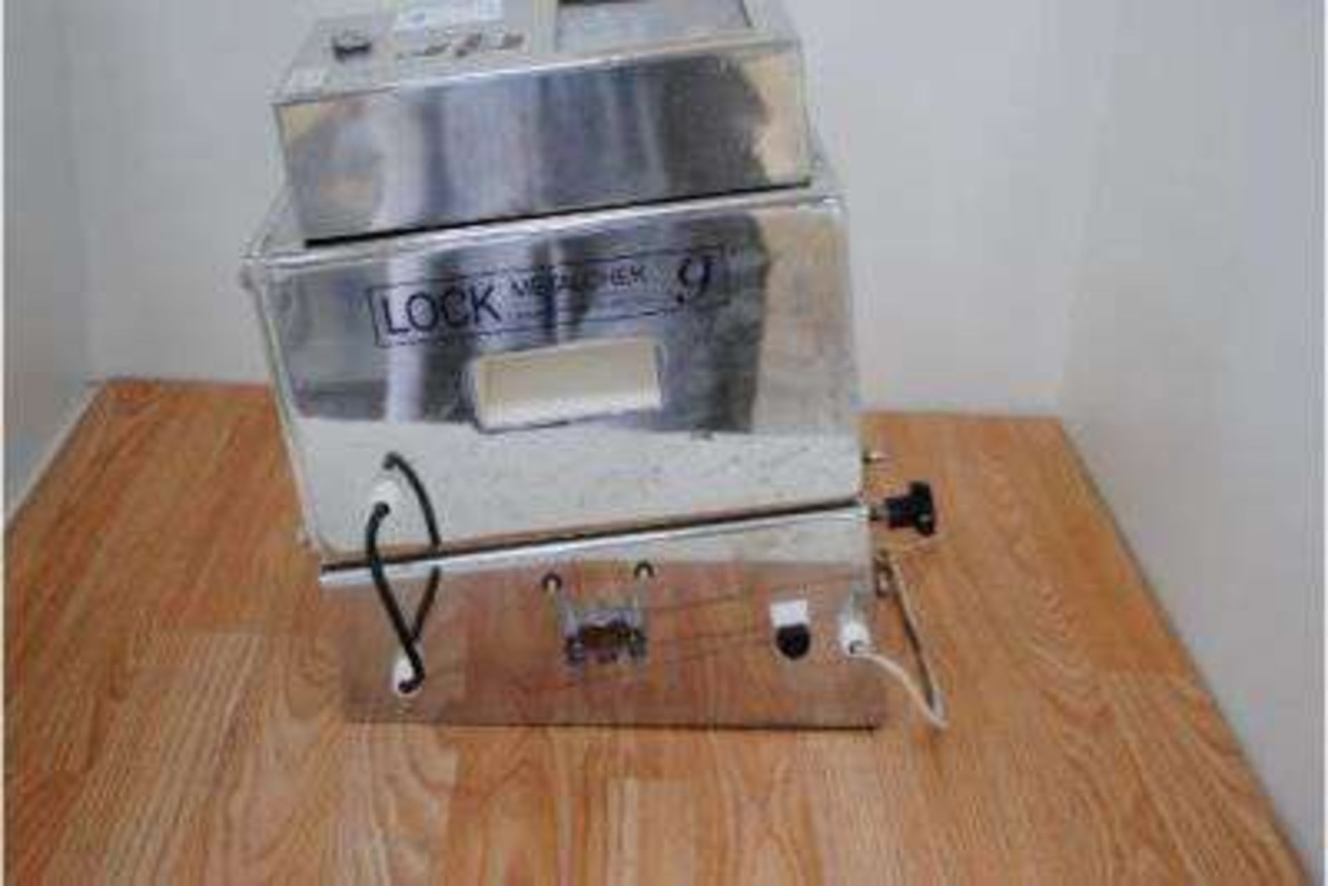 Lock Model: Metal-chek 9 Metal Detector System S/N: 14615