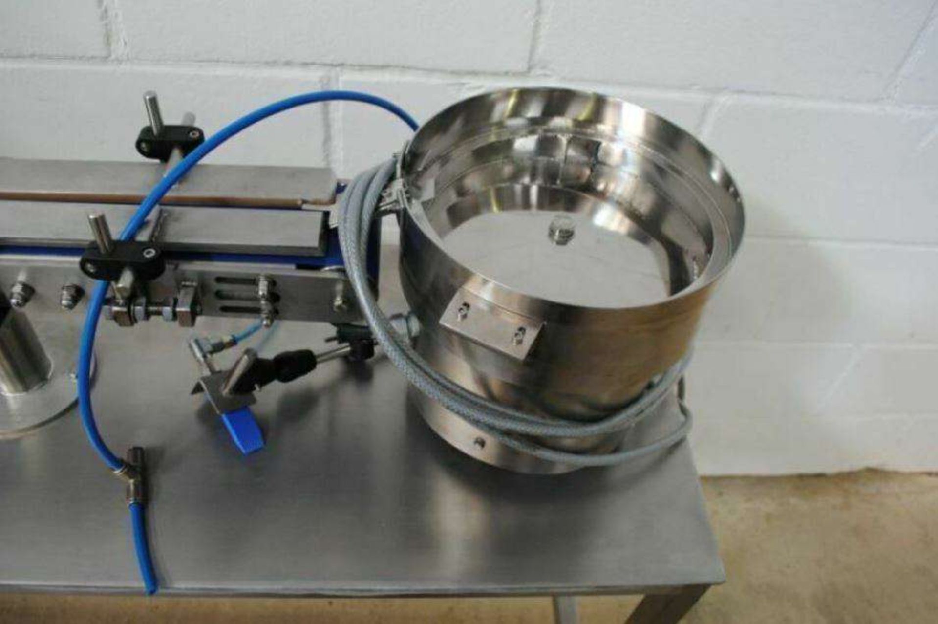 PODMORES MODEL: CBF 1000 TABLET BOWL WITH VIDEO INK JET MARKING MACHINE - Image 10 of 12