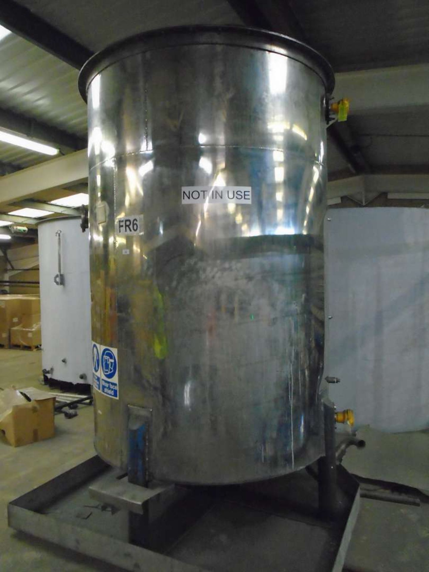 Used (appx 5,000 litre) stainless steel vertical vessel. - Image 2 of 3