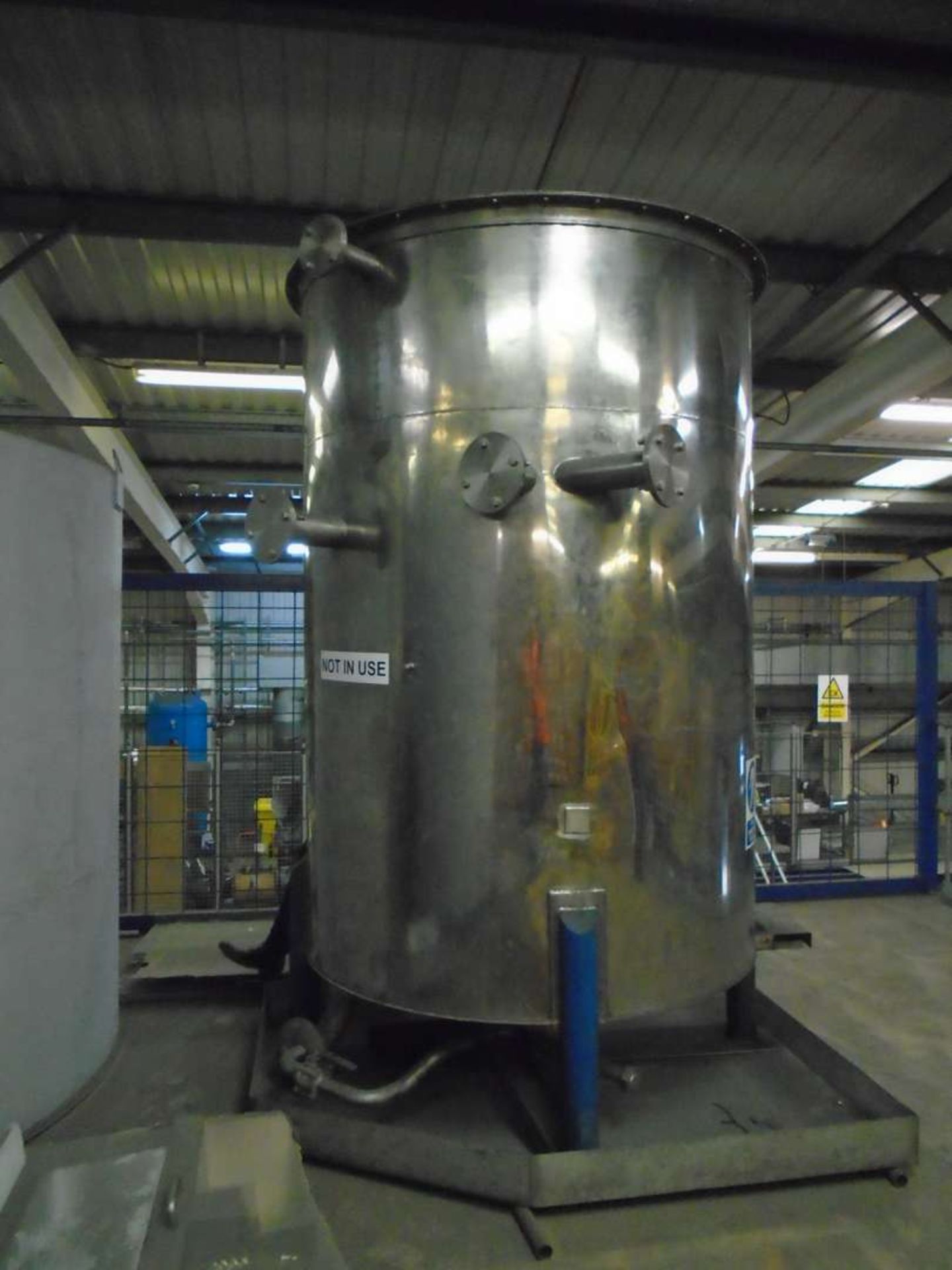 Used (appx 5,000 litre) stainless steel vertical vessel.