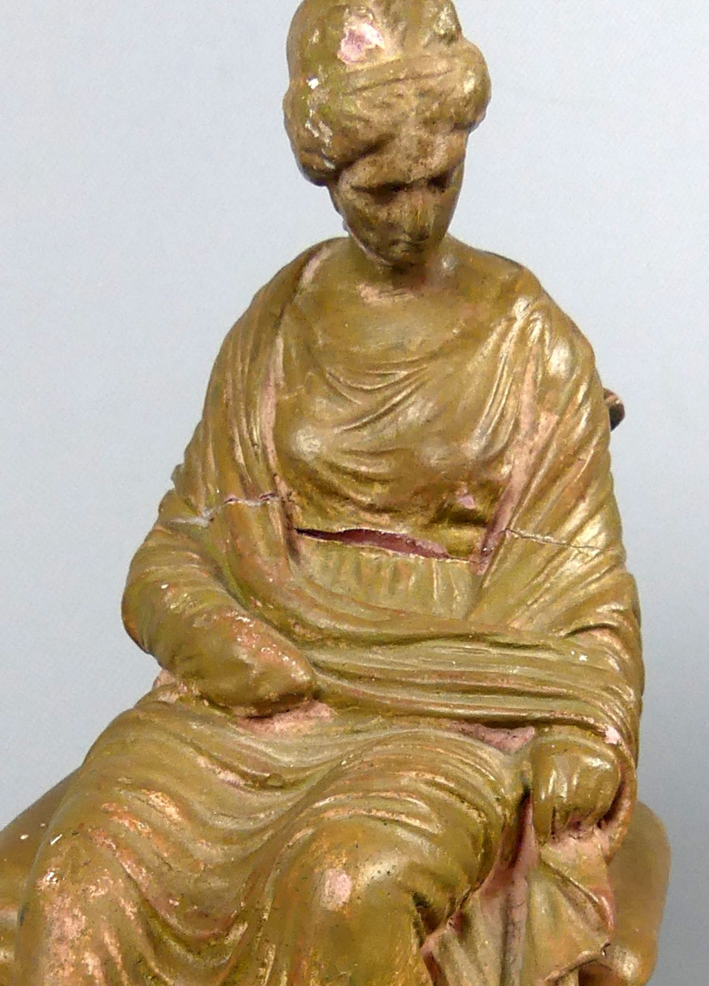 "Sitzende Dame", Ton, neuzeitlich, H. ca. 24 cm, Restaurationsstellen - Image 2 of 2