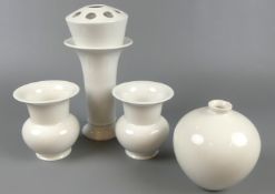 Konvolut 4 verschiedene Vasen, Weißporzellan, KPM,