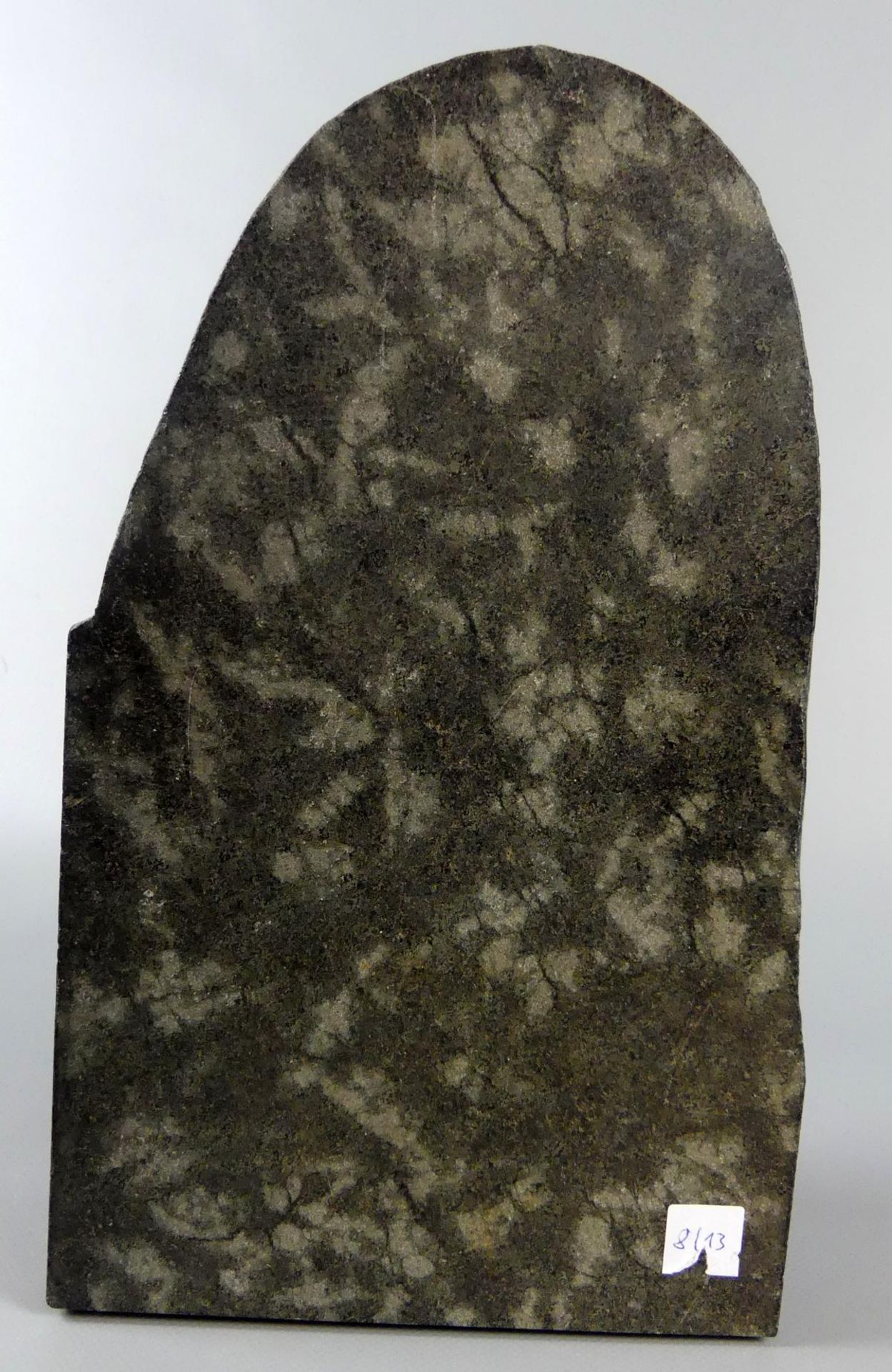 Skulptur, "Betende", unten monogr. HJK?, dat. 12.88, schwarzer Marmor, - Bild 3 aus 5