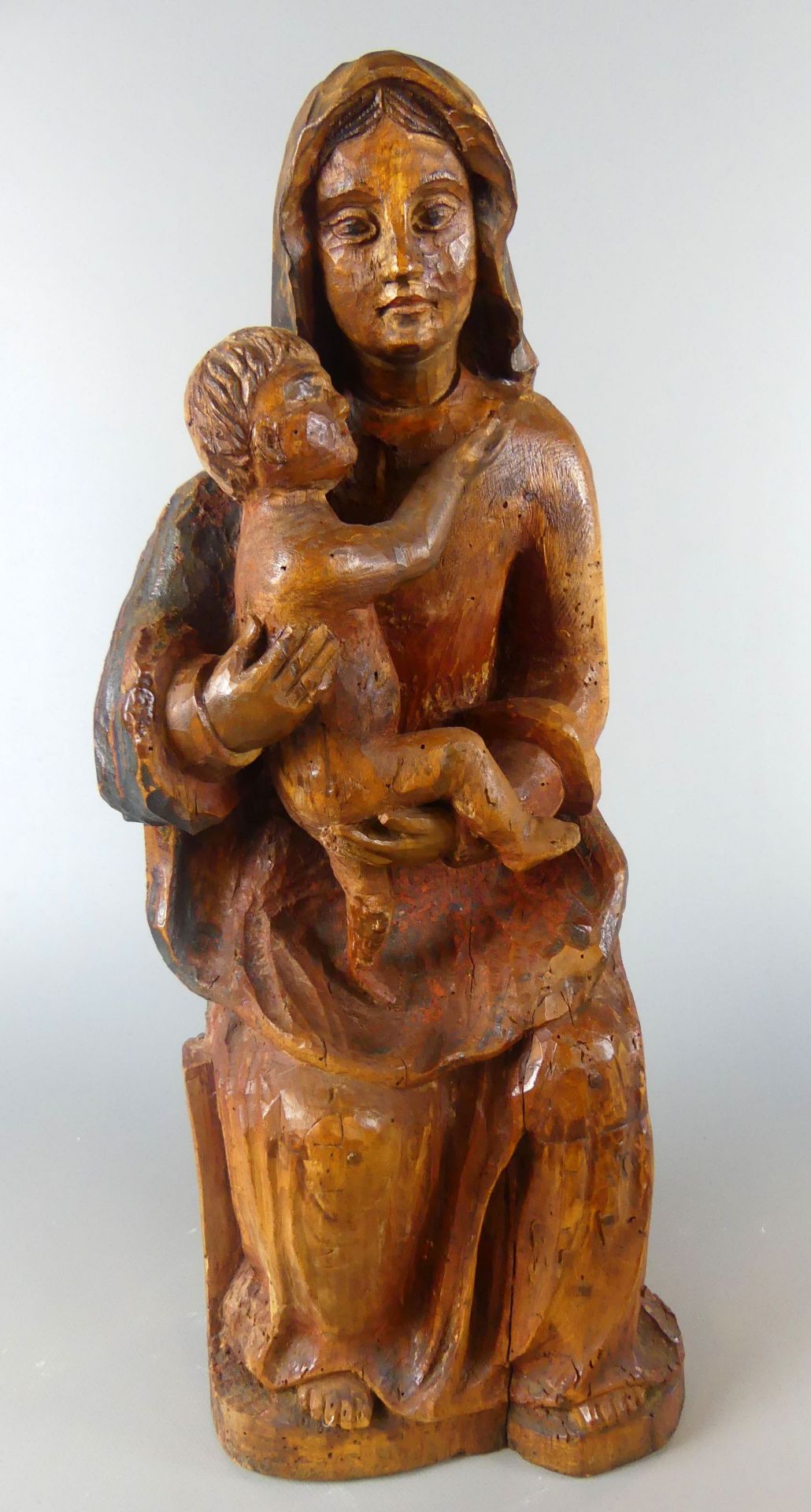 Madonna mit Kind, Holz, 19. Jhdt., H. ca. 54 cm, wohl mal mit Wurmbefall