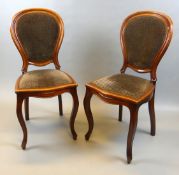 3 Stühle, wohl Nussbaum, ovaler Rücken, Stoffbezogen, guter Zustand