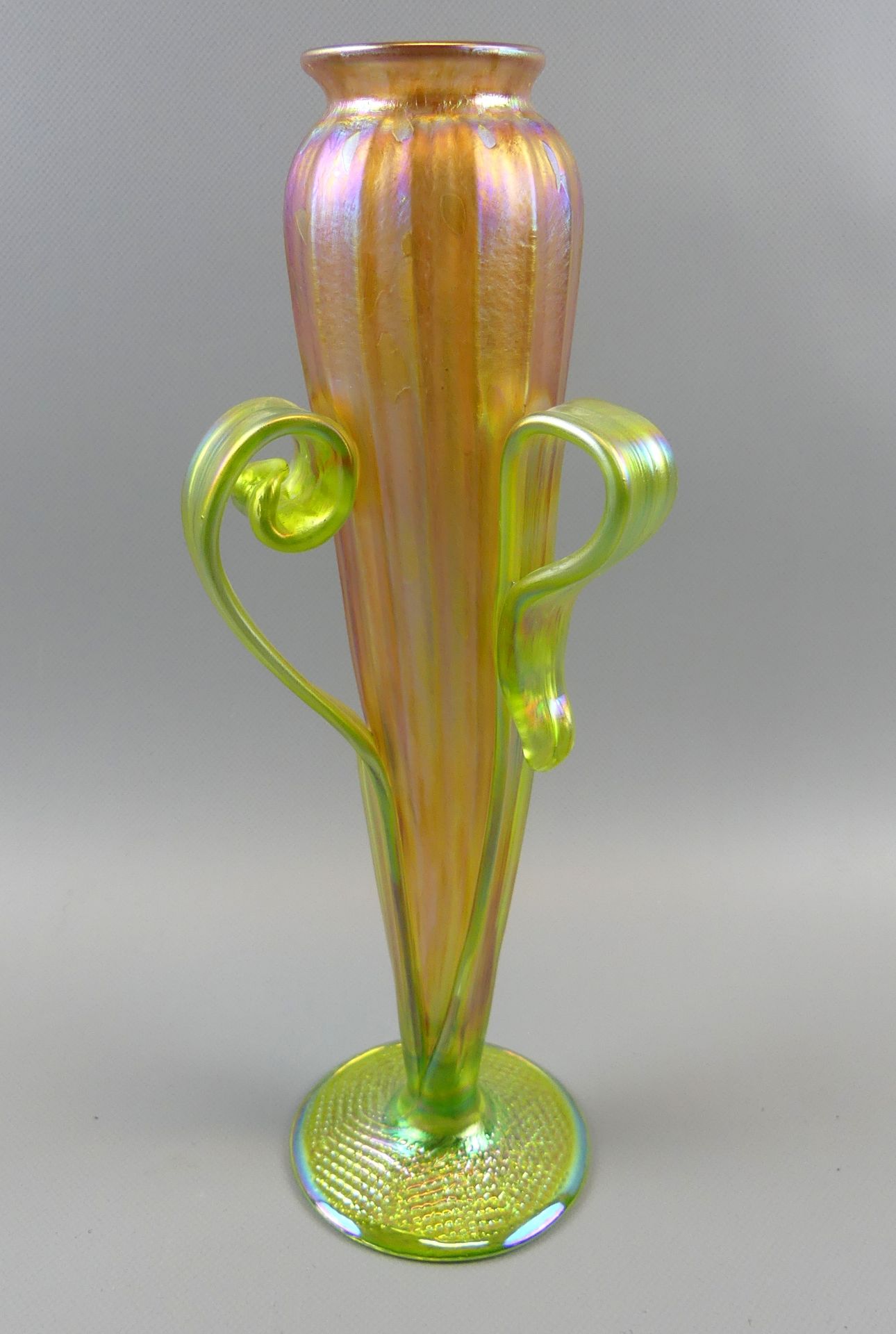 Vase, Glas, fein, irisierend, drei Henkel, Höhe ca. 30 cm - Bild 3 aus 3