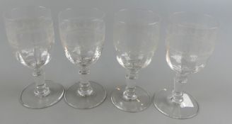 7 Aperitif Gläser, geschliffenes Dekor am oberen Rand, ca. H. 12 cm