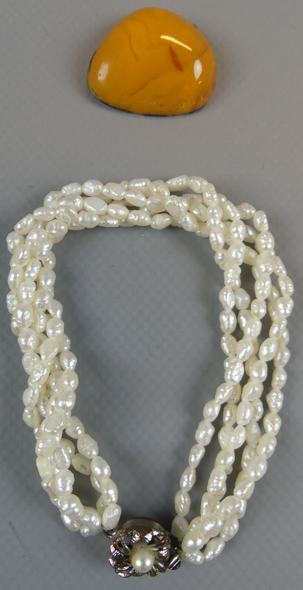 Konvolut Modeschmuck, Perlenkette, -Armband, Damenuhr (Funktion nicht - Bild 3 aus 3