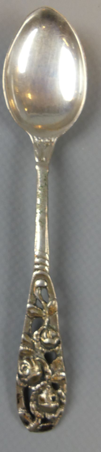Konvolut Hildesheimer Rose, 800er Silber, 5 Löffel, Spickgabel, ca. 77g. - Bild 2 aus 3