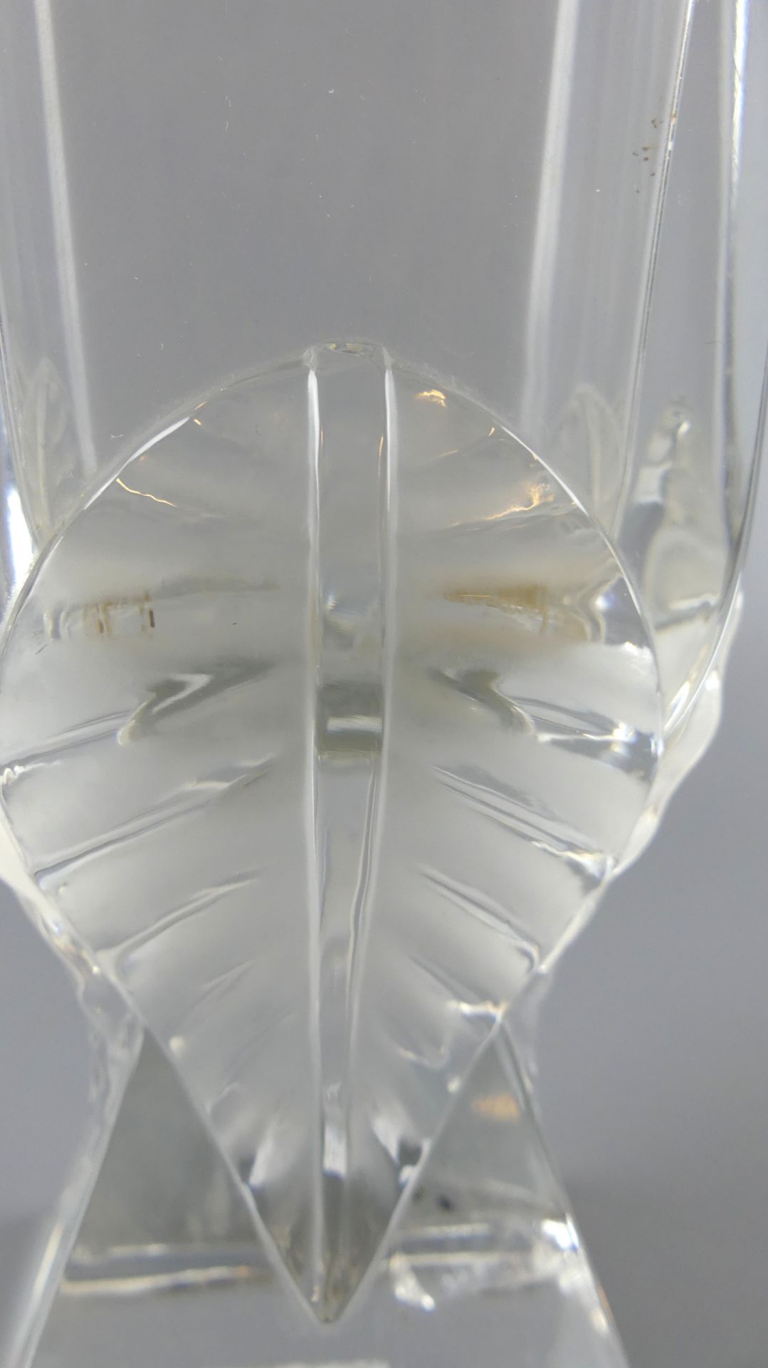 Vase, Glas, Lalique, France, Blattdekor am Fuß, Ritzsignatur im - Bild 2 aus 3