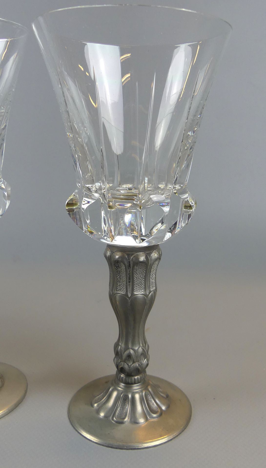 6 Weingläser, Kristall mit Zinnfuß, Höhe ca. 17,5 cm, sehr guter Zustand - Image 2 of 2