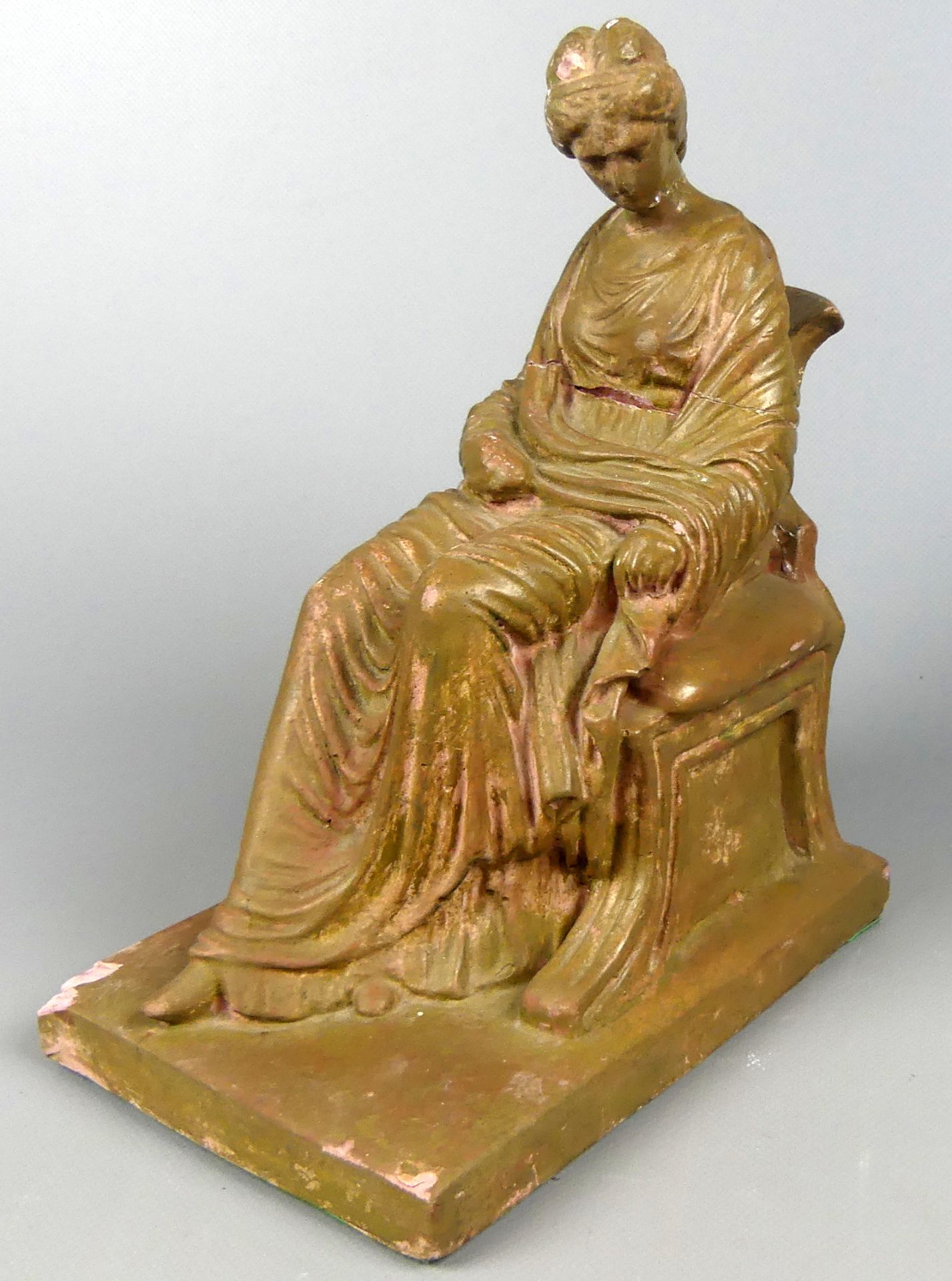 "Sitzende Dame", Ton, neuzeitlich, H. ca. 24 cm, Restaurationsstellen