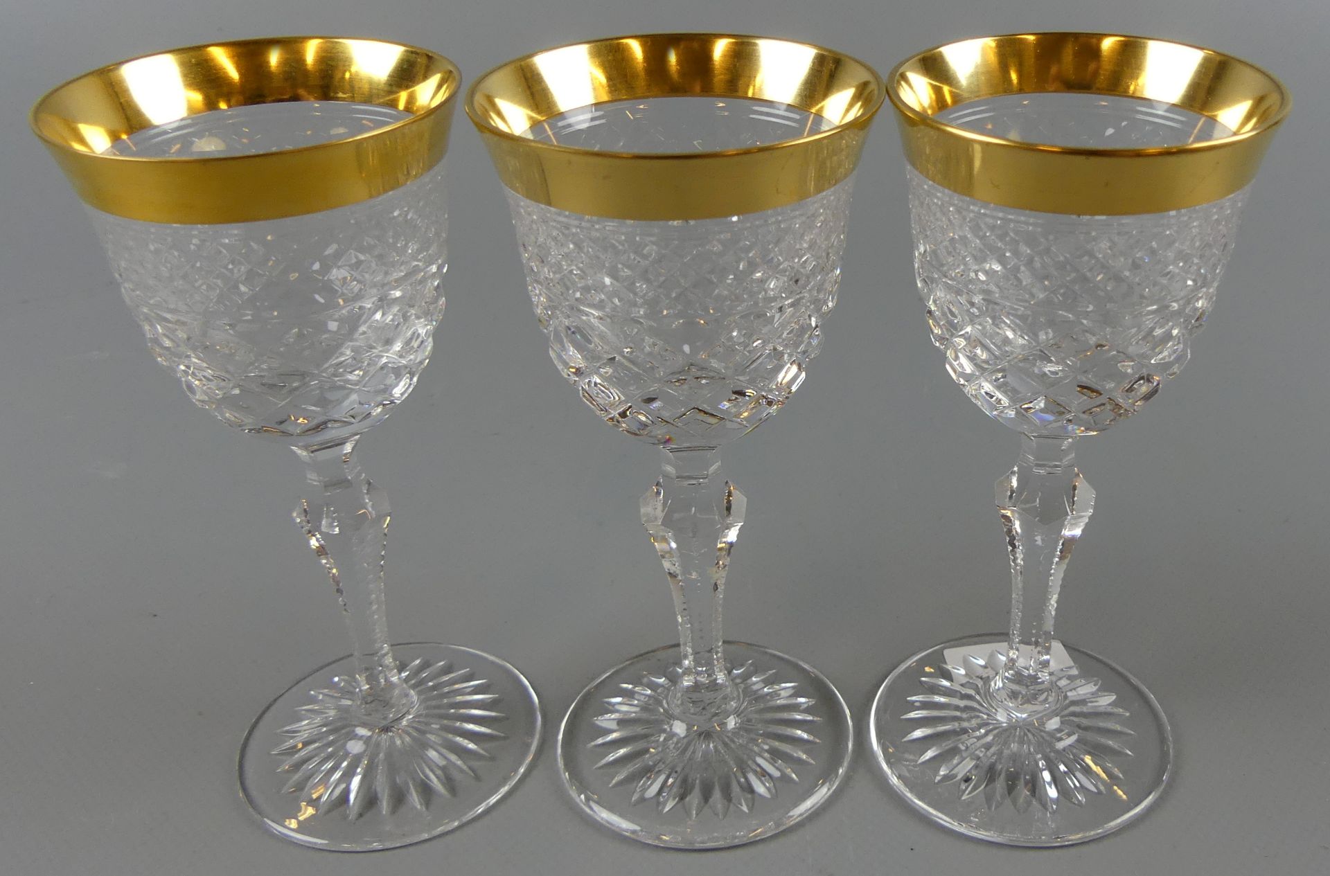 15 kleine Weingläser, Kristall, Goldrand, H. 14 cm