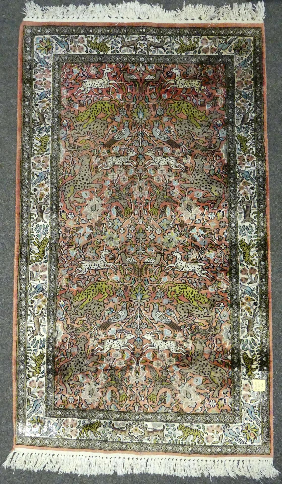 Teppich, rosa, grün, Seide, Rand mit Tieren, ca. 90 x 153 cm