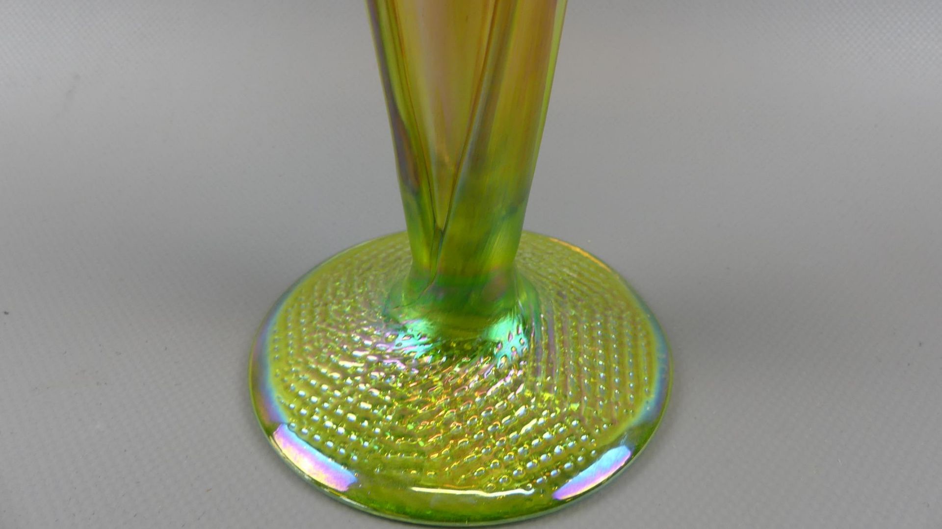 Vase, Glas, fein, irisierend, drei Henkel, Höhe ca. 30 cm - Image 2 of 3