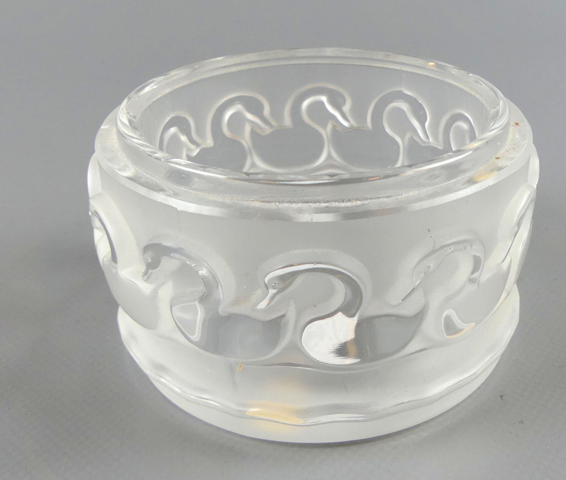 Glasgefäß, Lalique, France, teils mattiert, Schwanendekor,