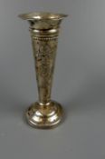 Kleine Vase, Silber, England, H.ca.12 cm (zahlreiche Beulen am Fuß)