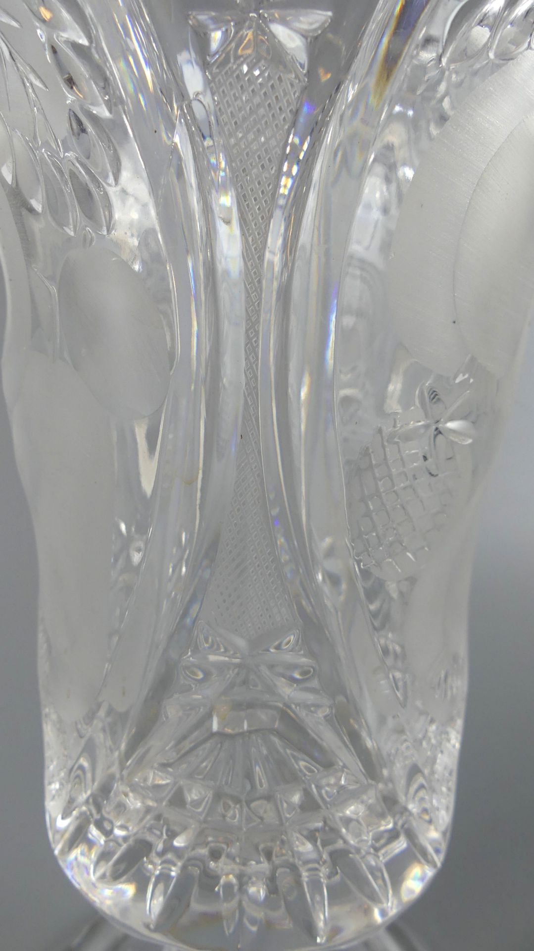 Vase, Kristall, Obstdekor, gewellter Rand, H. ca. 30 cm - Bild 2 aus 2