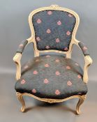 2 Kleine Sessel, cremfarben gefasst, Rückenhöhe 83 cm