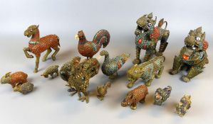 Konvolut von 15 verschiedenen, asiatischen Tierfiguren, mit Steinen