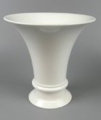 Vase, Fürstenberg, Kelchform, Weißporzellan, H. ca. 19 cm